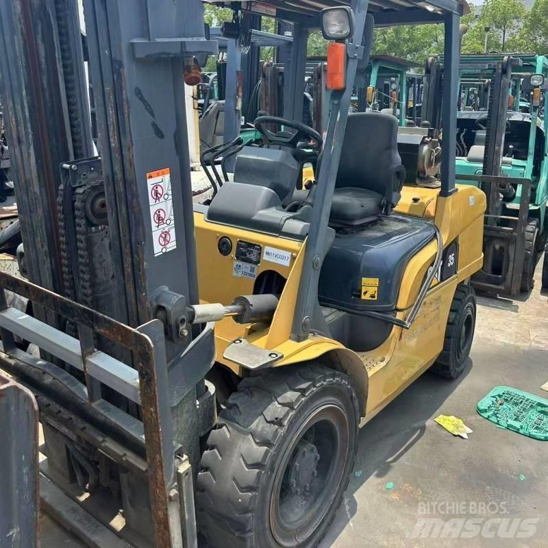 CAT 35 Diesel Stapler