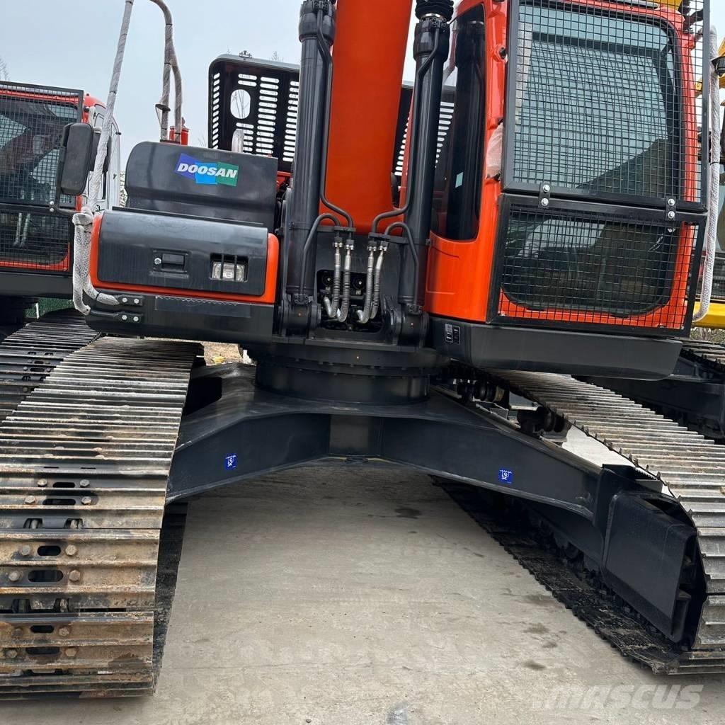 Doosan DX225LC-9C Raupenbagger