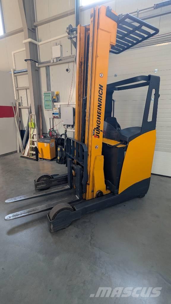 Jungheinrich ETV 325 Schubmaststapler