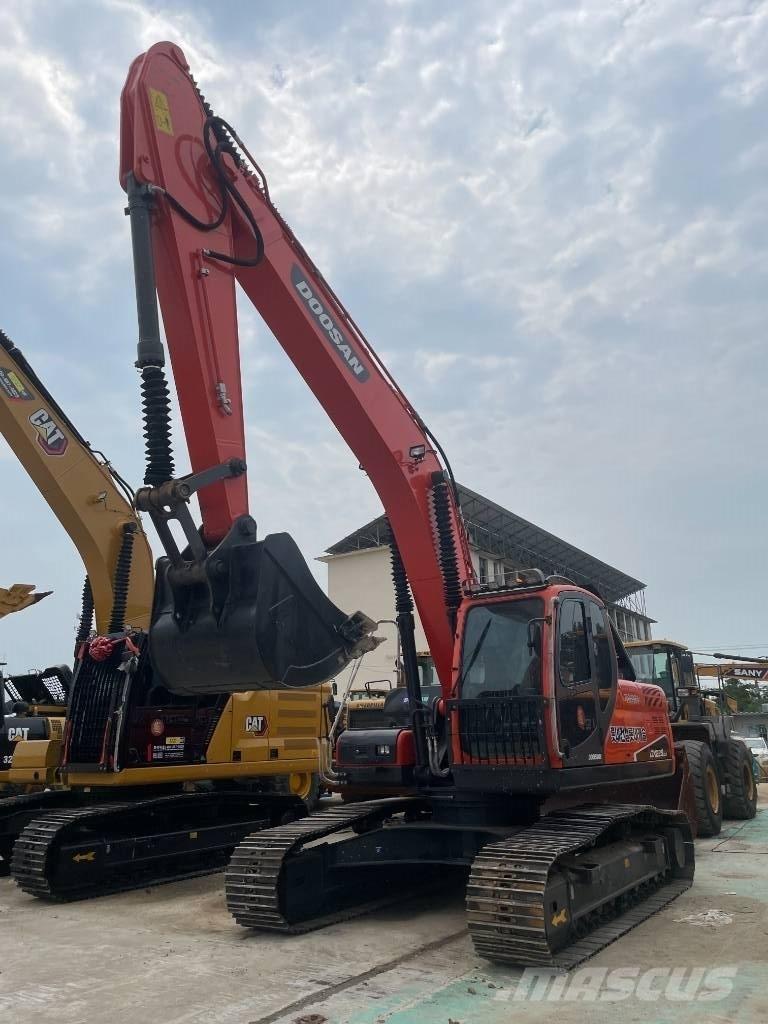 Doosan DX 225 LCA Raupenbagger