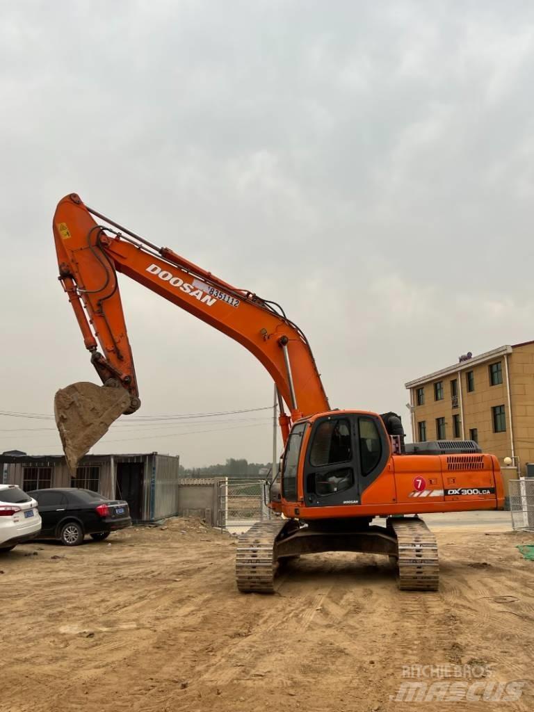 Doosan DX300LCA Raupenbagger