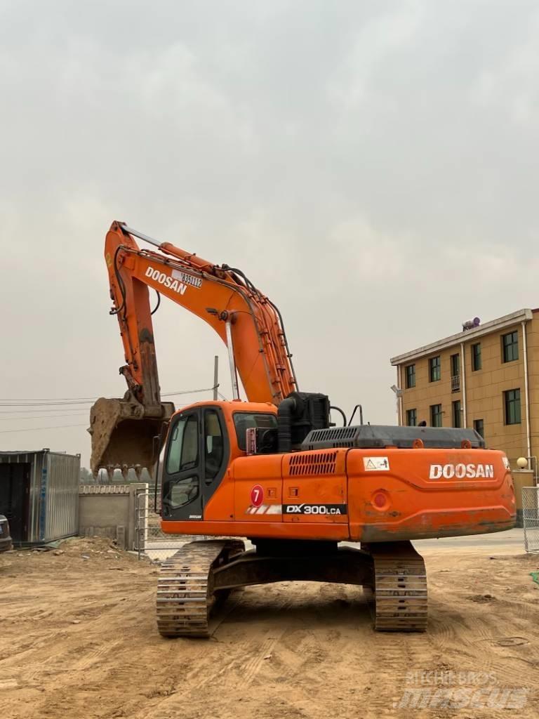 Doosan DX300LCA Raupenbagger