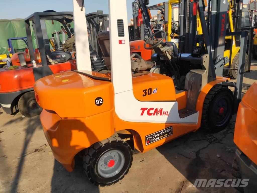 TCM FD30 Diesel Stapler