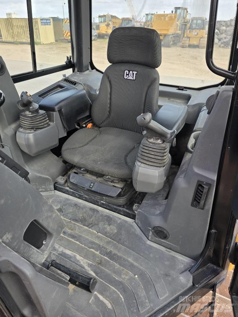 CAT D 3 LGP Bulldozer