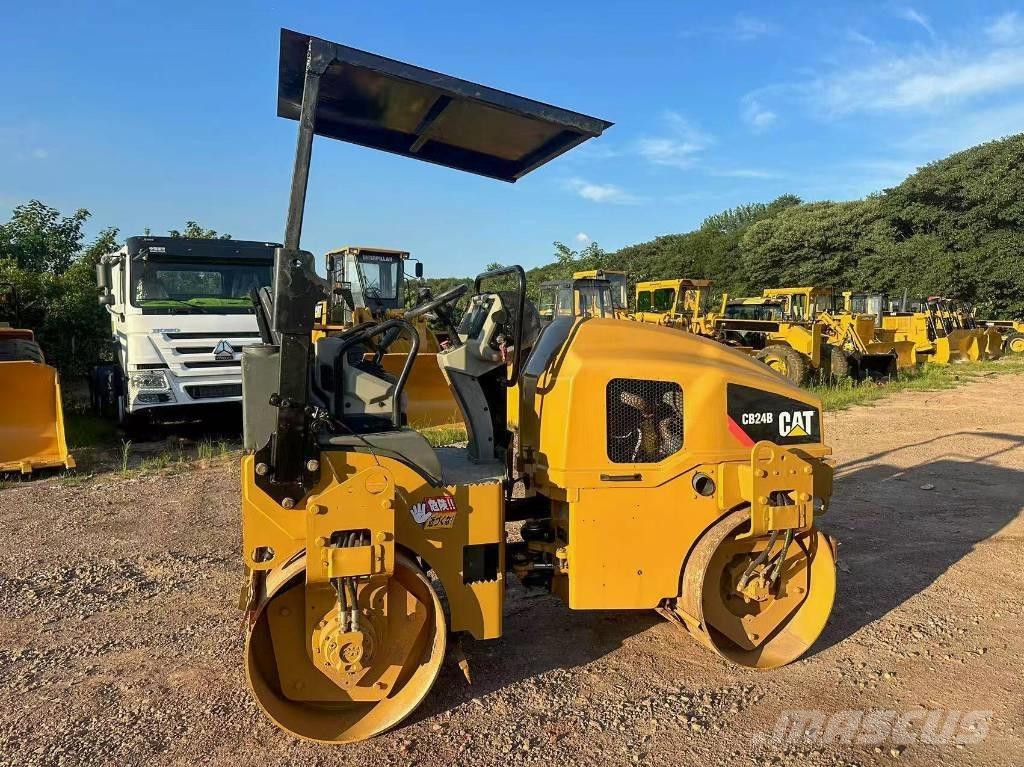CAT CB 24 B Tandemwalzen