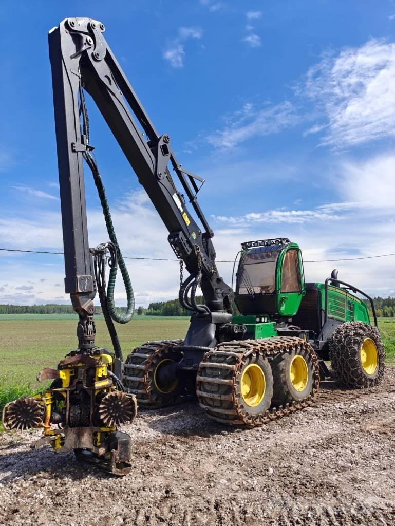 John Deere 1270 G Harvester