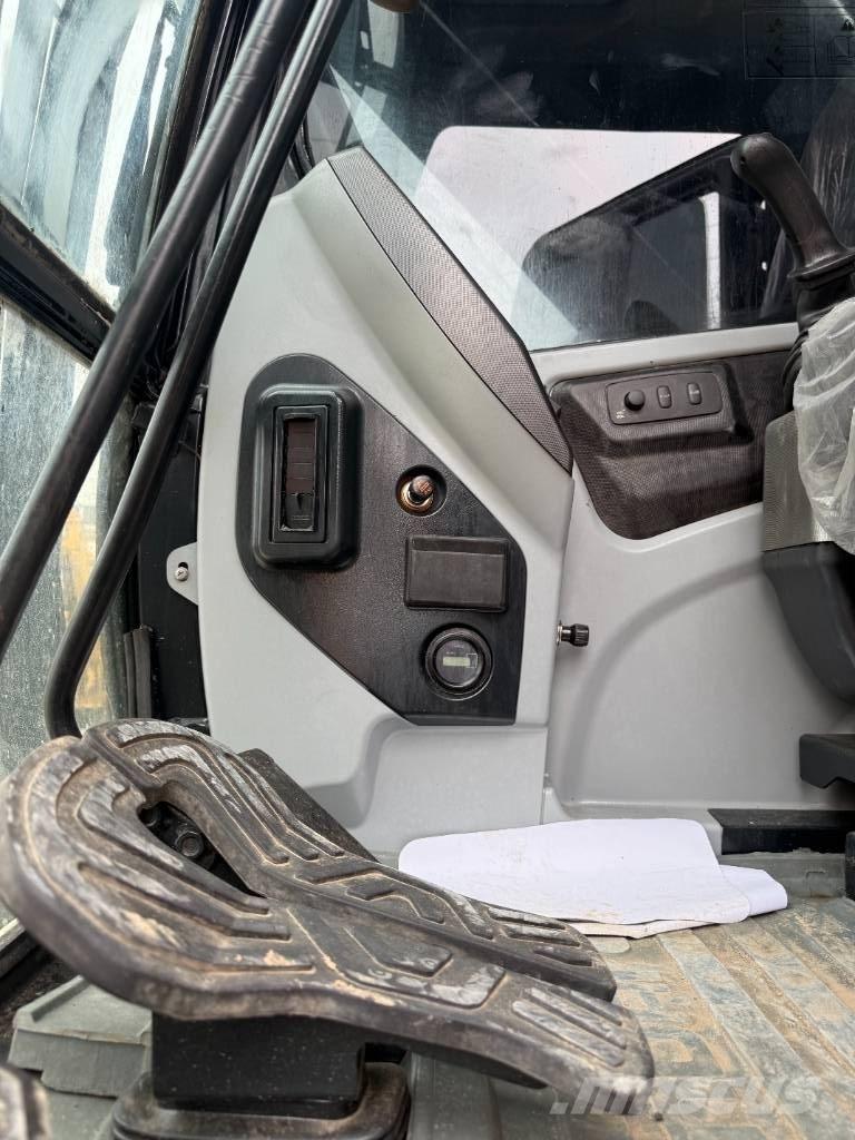 Hyundai HX 220 Raupenbagger