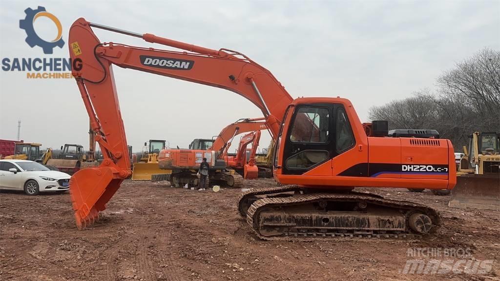 Doosan DX 220 Raupenbagger