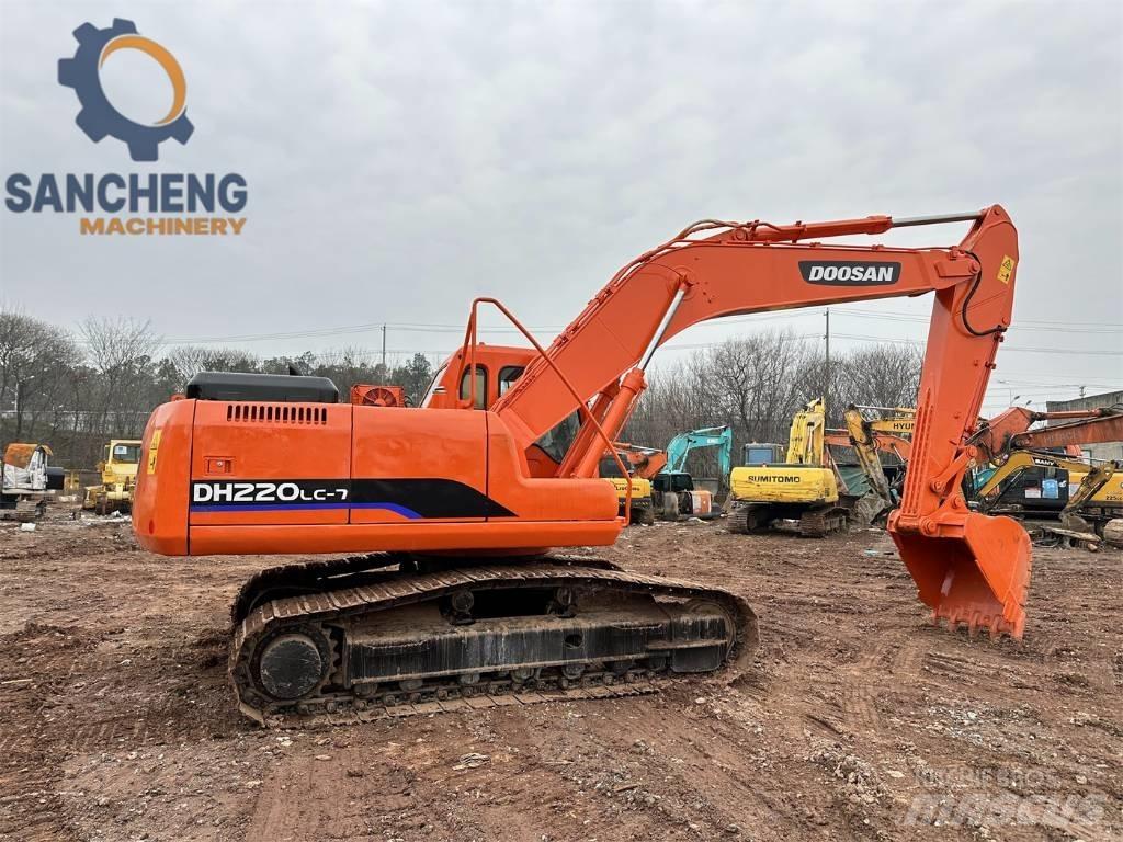 Doosan DX 220 Raupenbagger