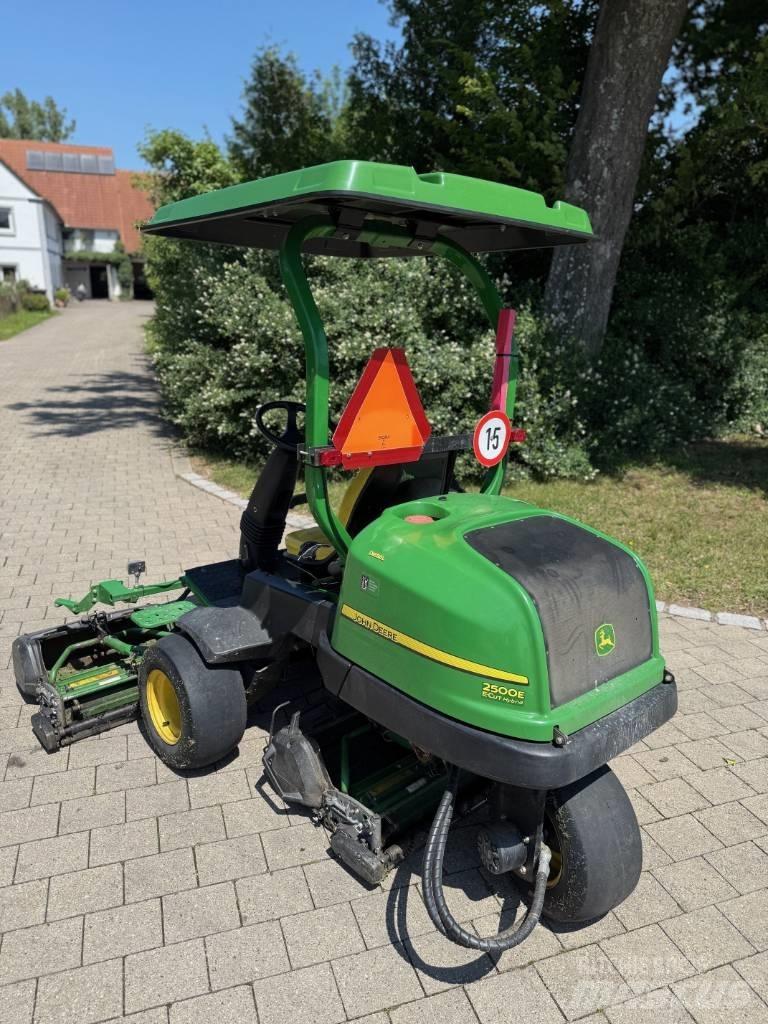 John Deere 2500 E Grünflächenmäher