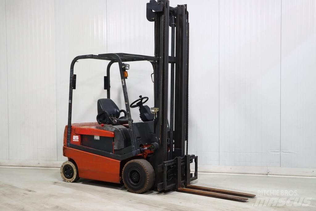 Nissan Q02L25CU Elektro Stapler
