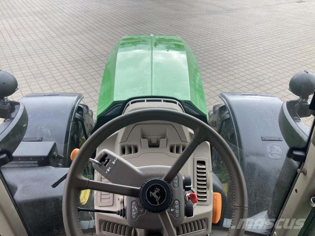John Deere 6M240 Traktoren