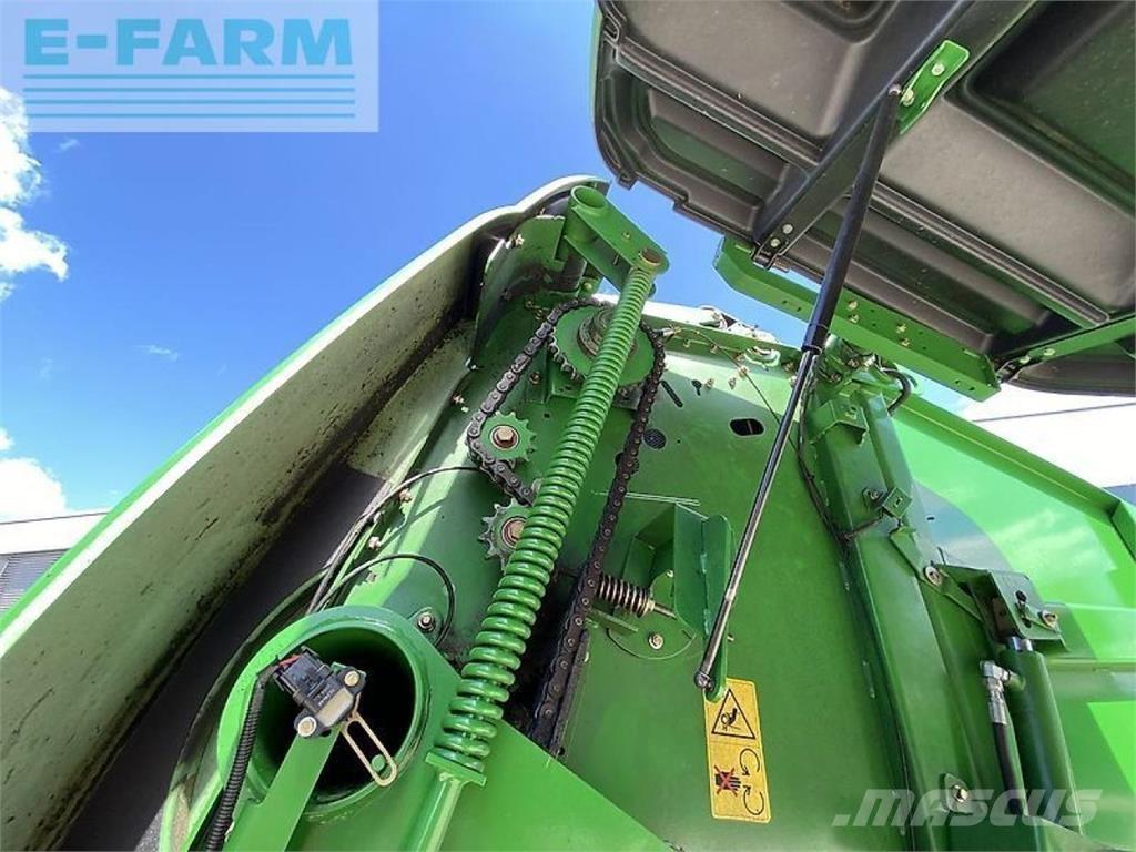 John Deere 864 Quaderpressen