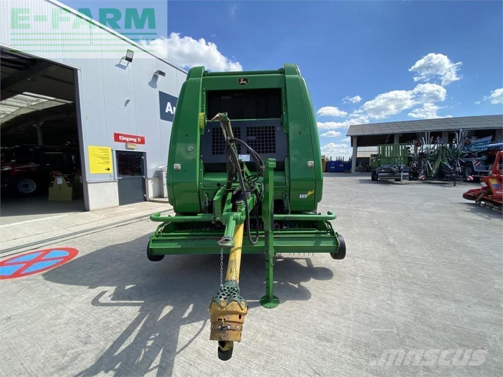 John Deere 864 Quaderpressen