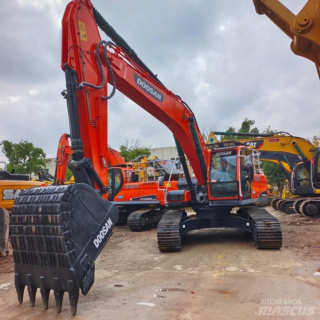 Doosan DX 300 LC Raupenbagger