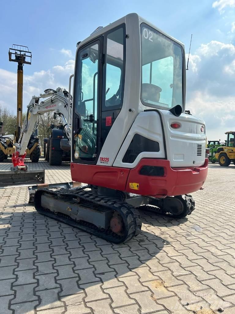 Takeuchi TB 225 Minibagger < 7t