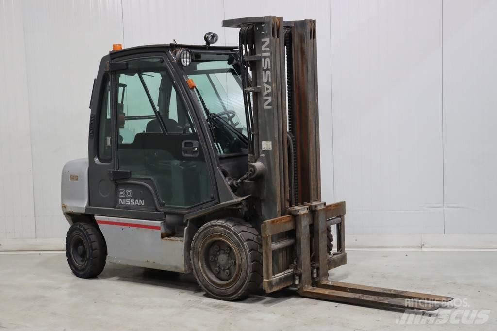 Nissan FGD02A30Q Diesel Stapler