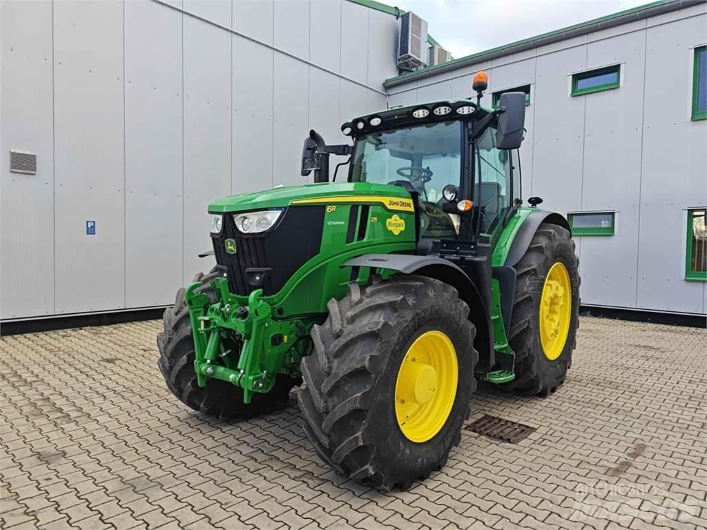 John Deere 6R 215 Traktoren