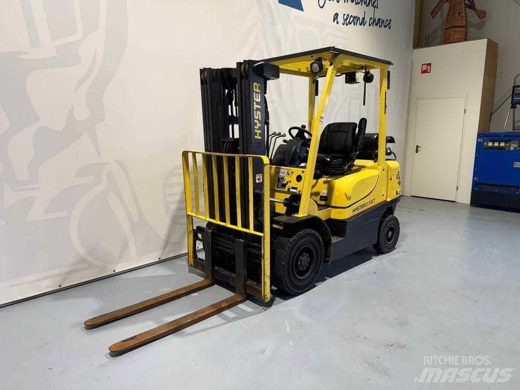 Hyster H2.5XT Gas Stapler