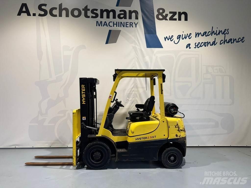 Hyster H2.5XT Gas Stapler