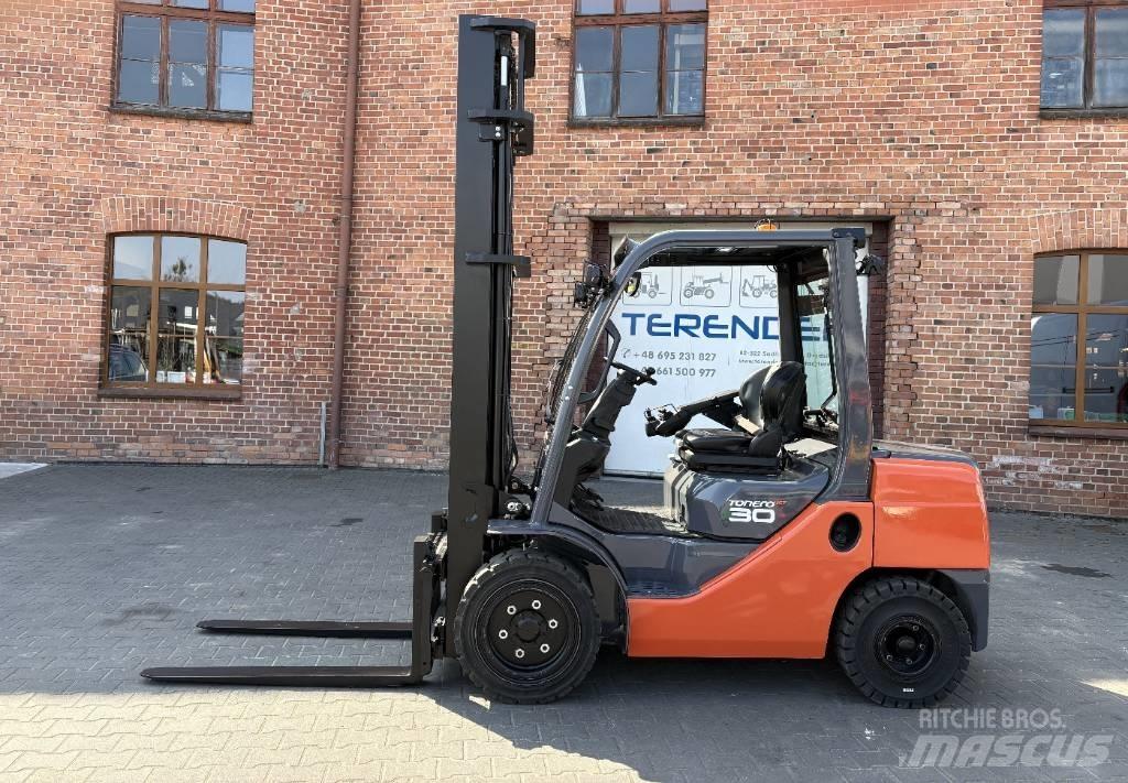 Toyota 06-8FD30F Diesel Stapler