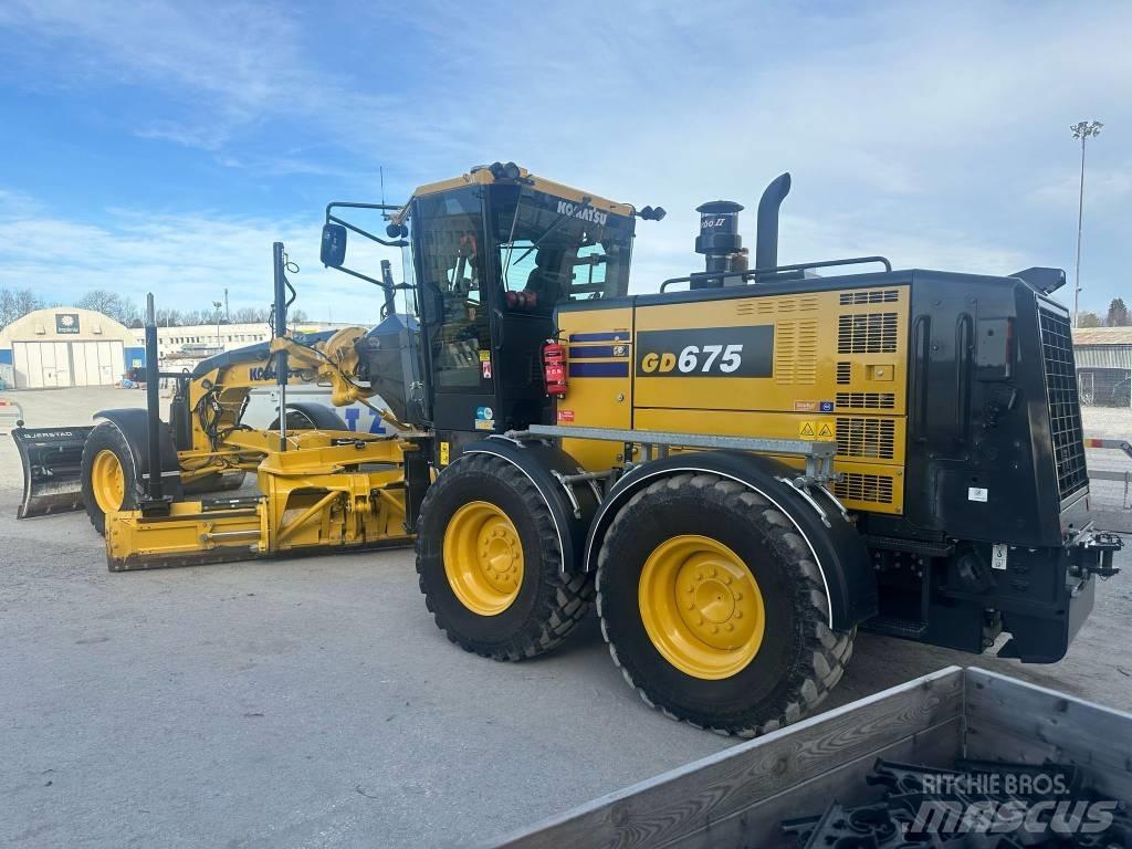 Komatsu GD675-7E0 Grader