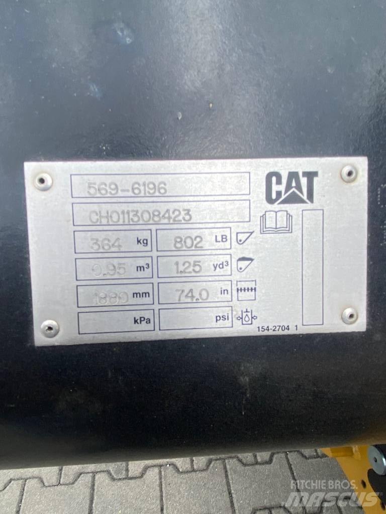 CAT 906 Radlader