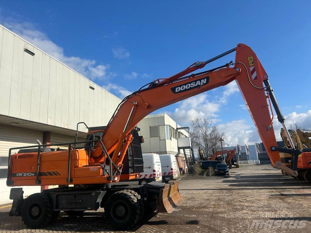 Doosan DX 210 W Mobilbagger
