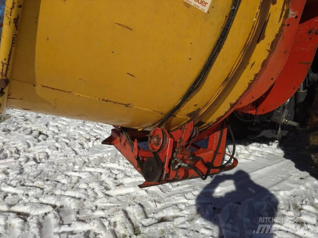 Tomahawk 5050 Ballenschredder, -schneider und -wickler