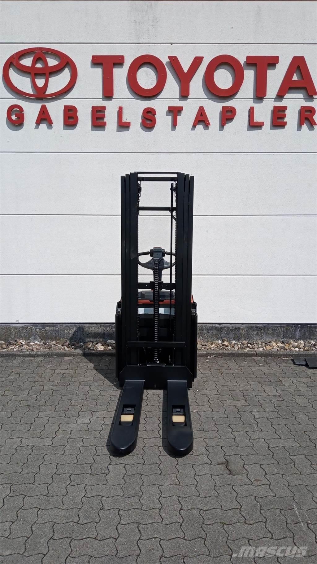 Toyota SWE140L Deichselstapler