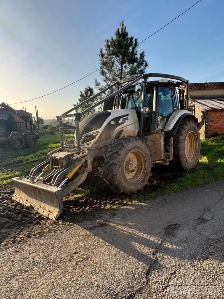 Valtra T 174 Forwarder