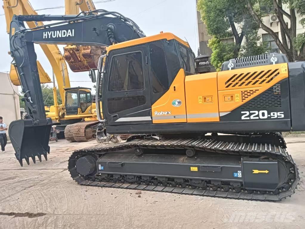 Hyundai 220LC-9S Raupenbagger