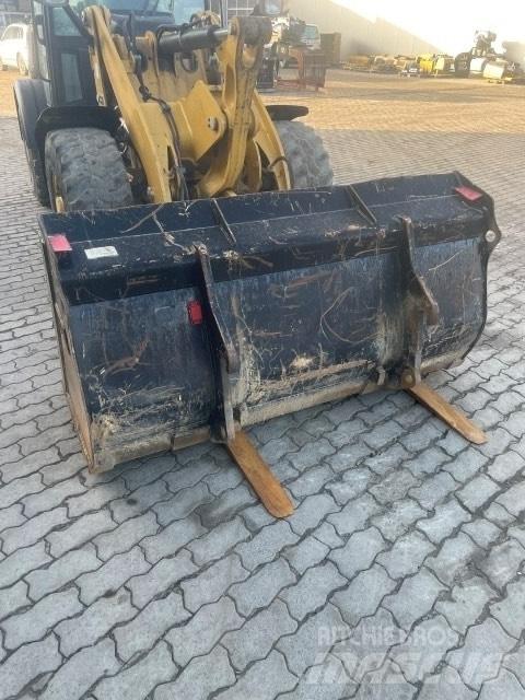 CAT 906 Radlader
