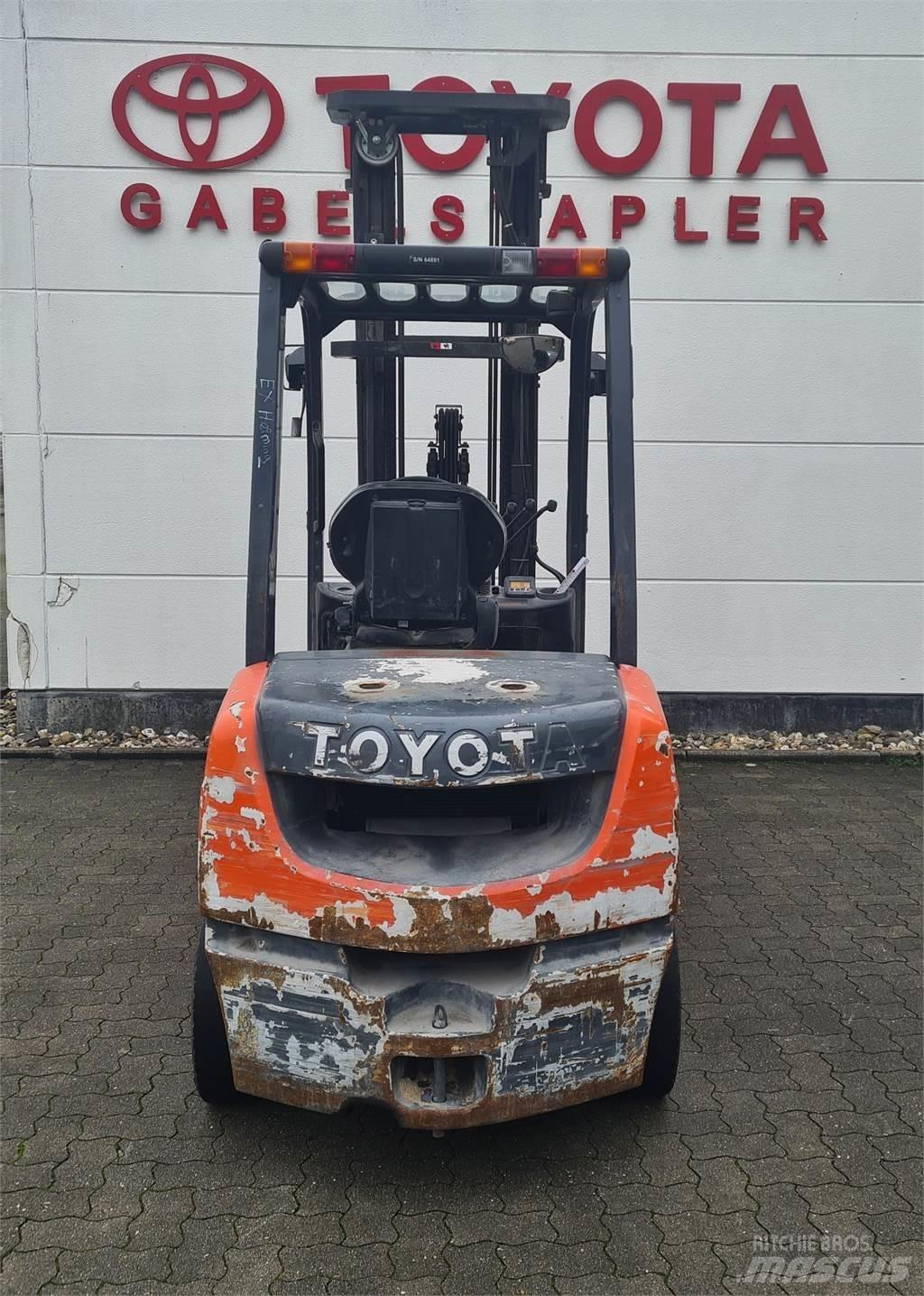 Toyota 02-8FDF30 Diesel Stapler