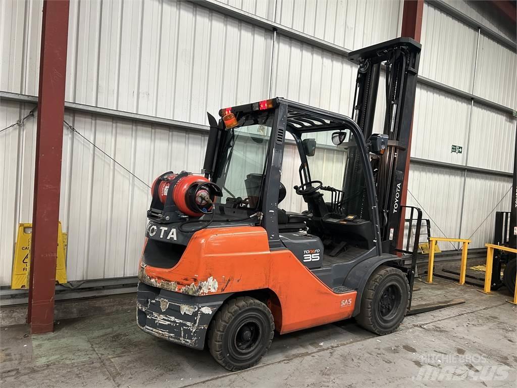 Toyota 02-8FGJF35 Gas Stapler
