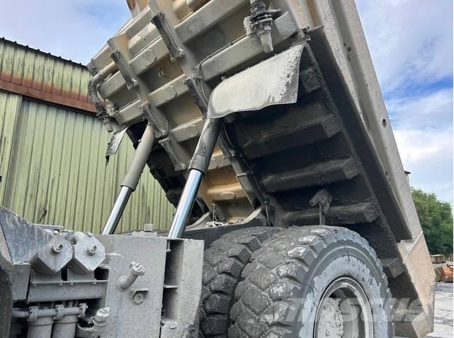 Komatsu HD605-7 Dumper - Starr
