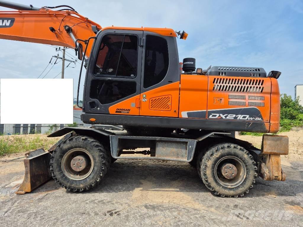 Doosan DX 210 W Mobilbagger