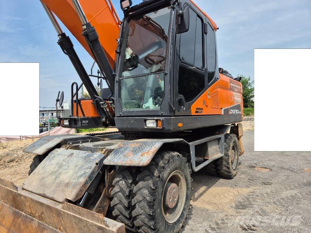 Doosan DX 210 W Mobilbagger