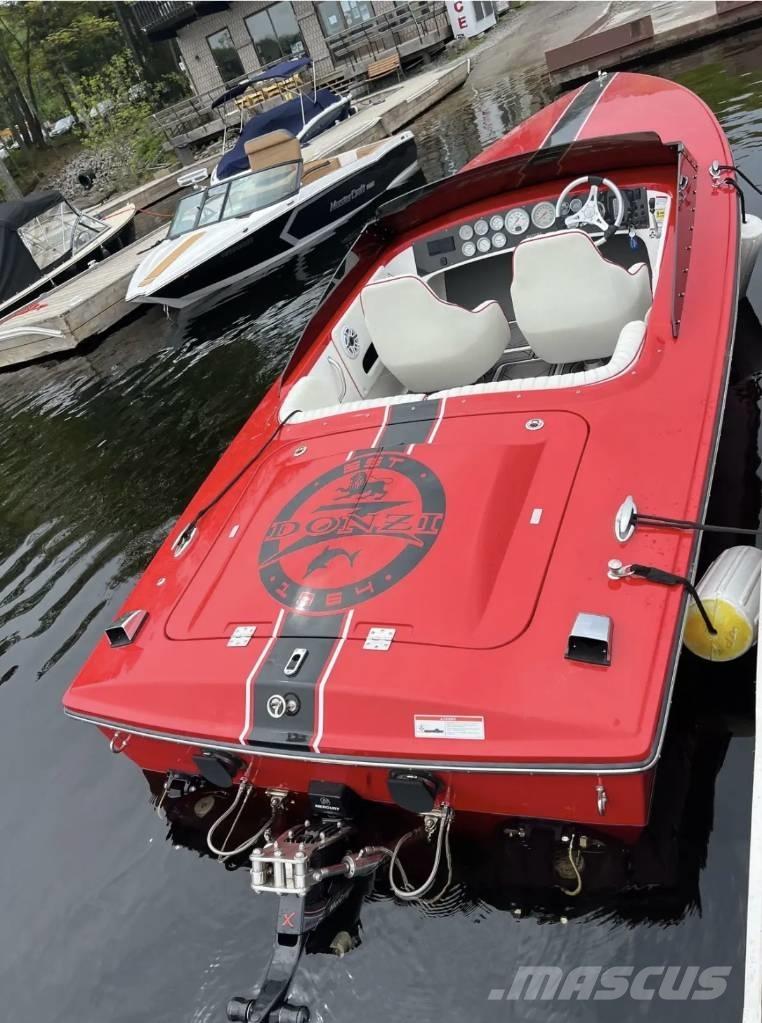  Donzi Classic 22 Boote / Prahme