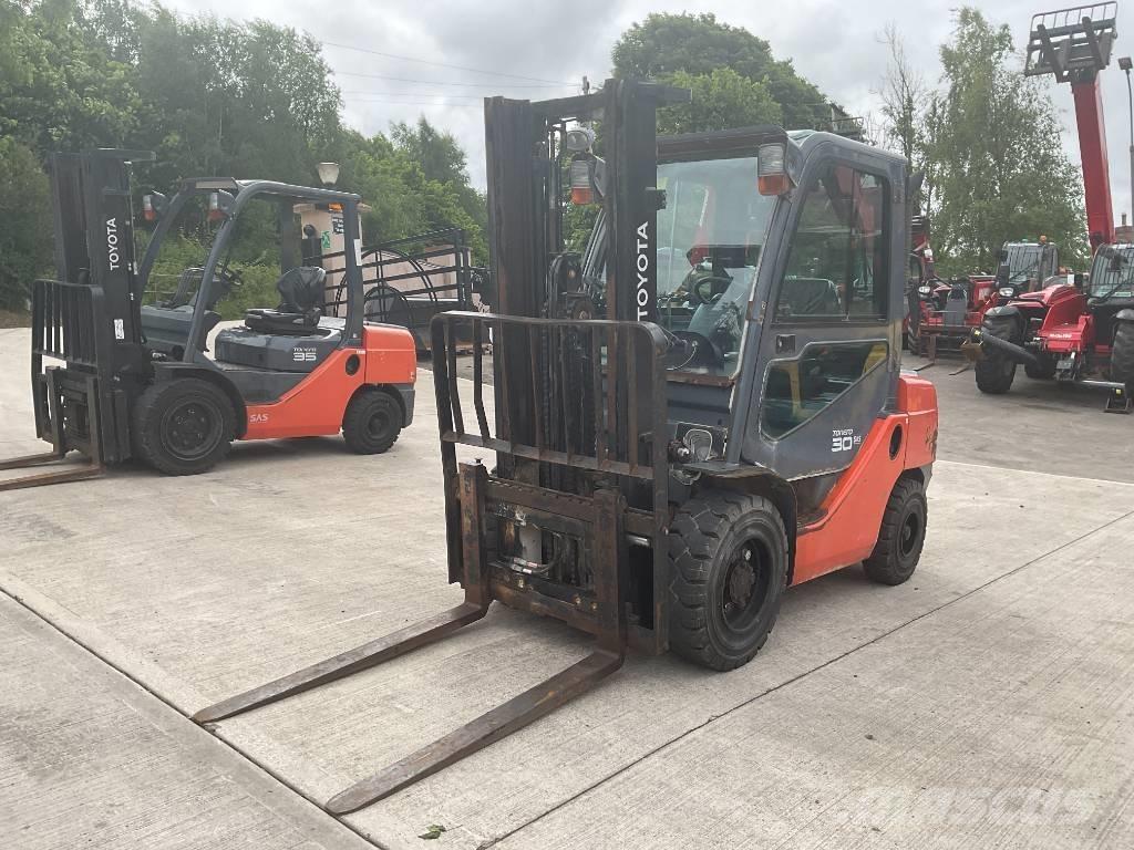 Toyota 02-8 FDF 30 Diesel Stapler
