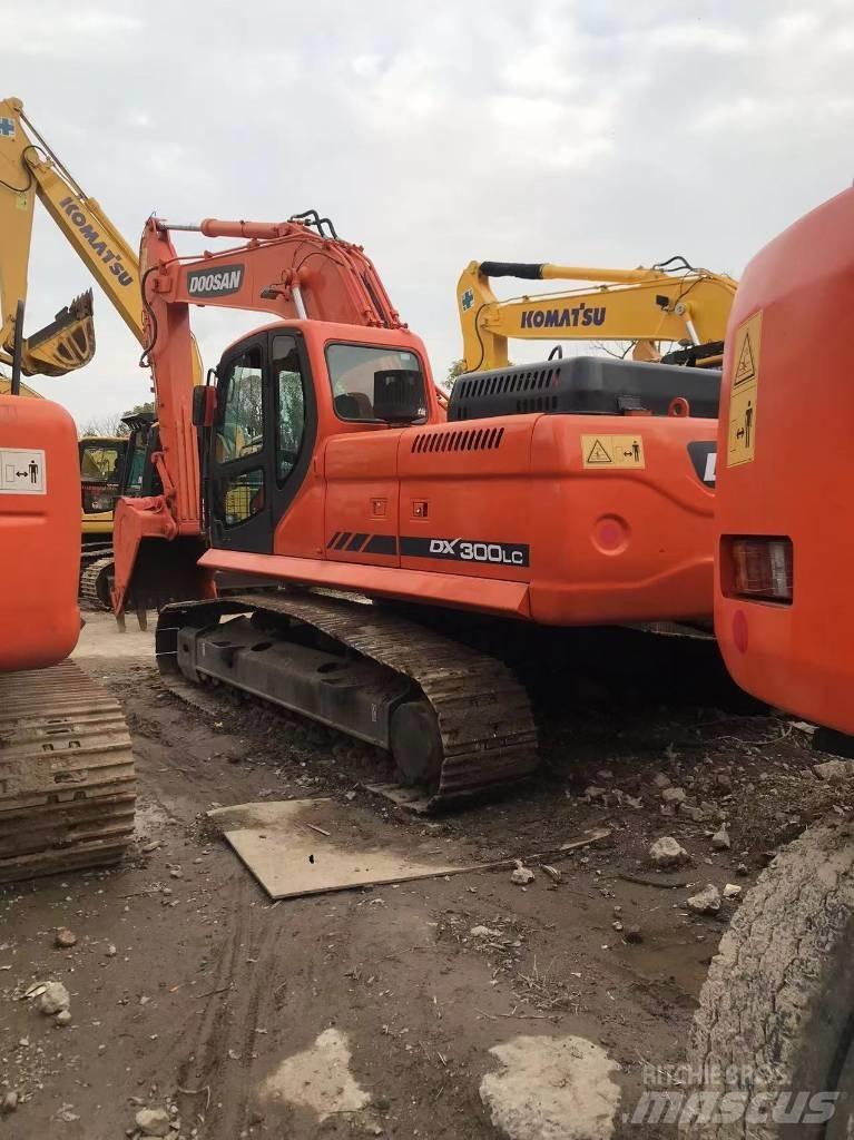 Doosan DX 300 Raupenbagger
