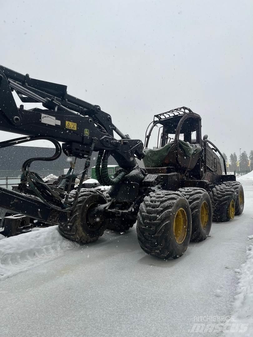 John Deere 1270G Harvester