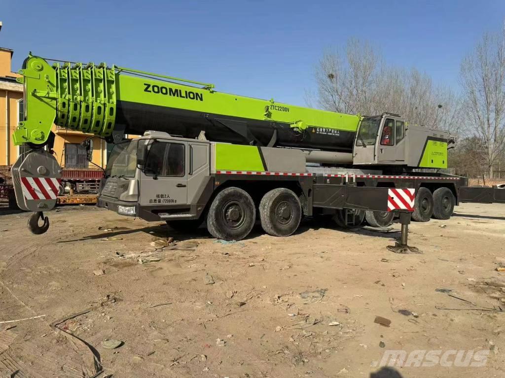 Zoomlion 220 Ton All-Terrain-Krane