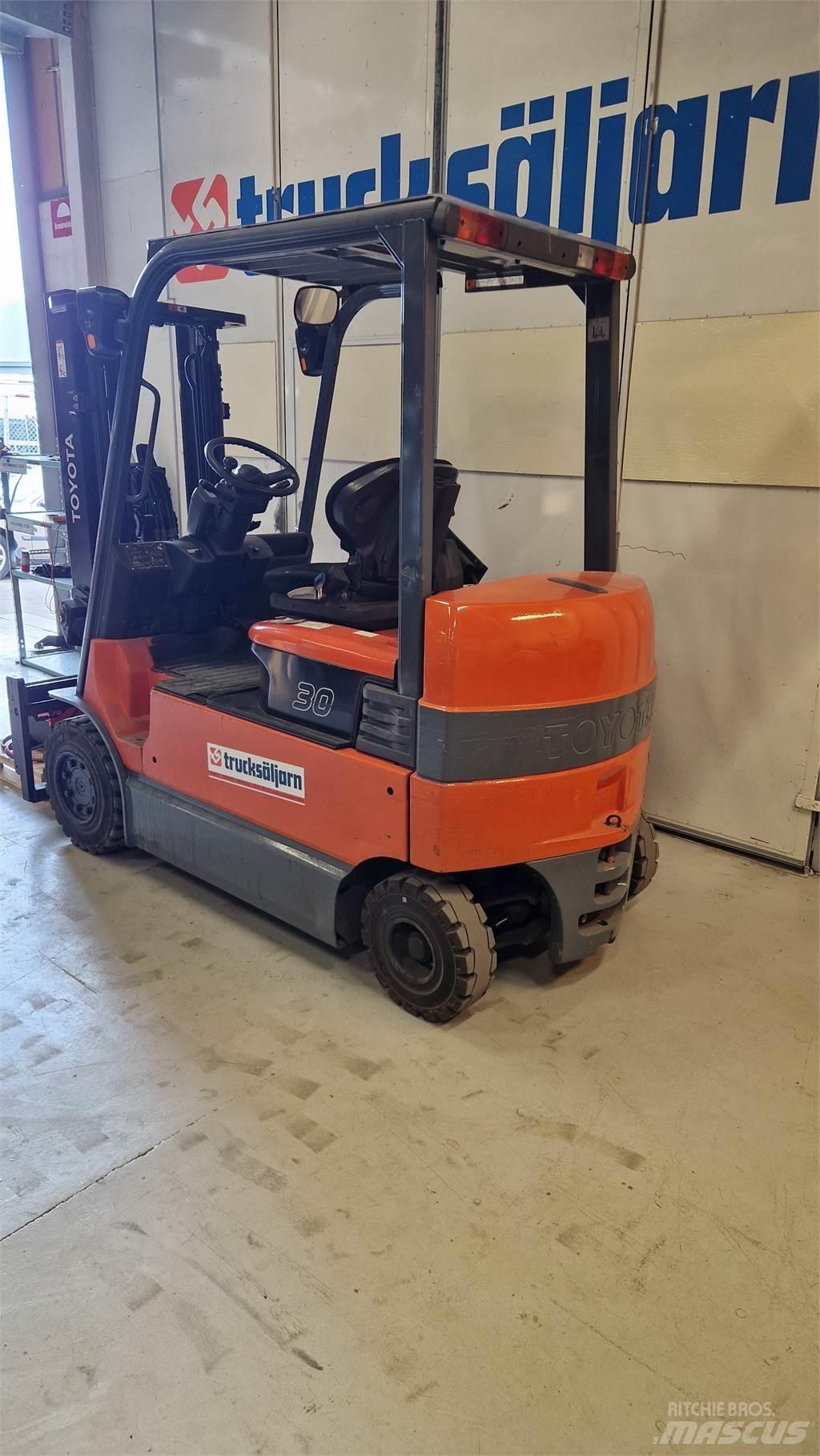 Toyota 7FBMF30 Elektro Stapler