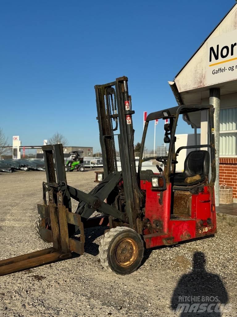 Moffett M4 25.3 Diesel Stapler
