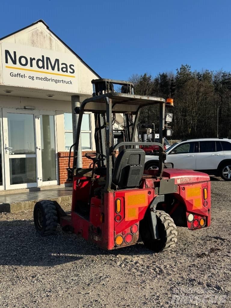 Moffett M4 25.3 Diesel Stapler