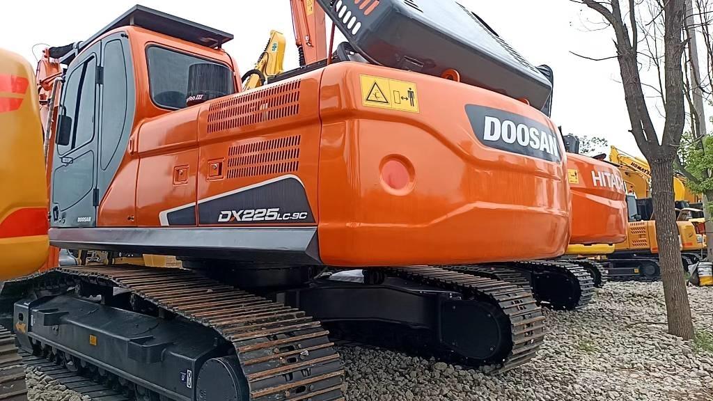 Doosan DX 225 LC Raupenbagger