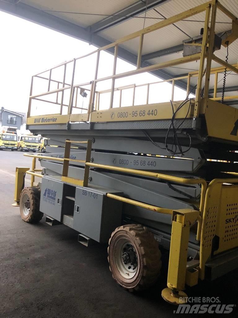 SkyJack SJ 9250 RT Scheren-Arbeitsbühnen