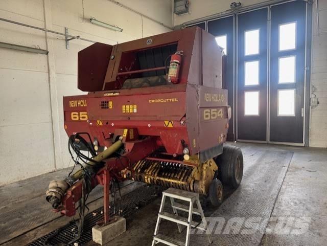 New Holland 654 Rundballenpressen