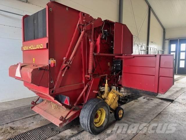 New Holland 654 Rundballenpressen